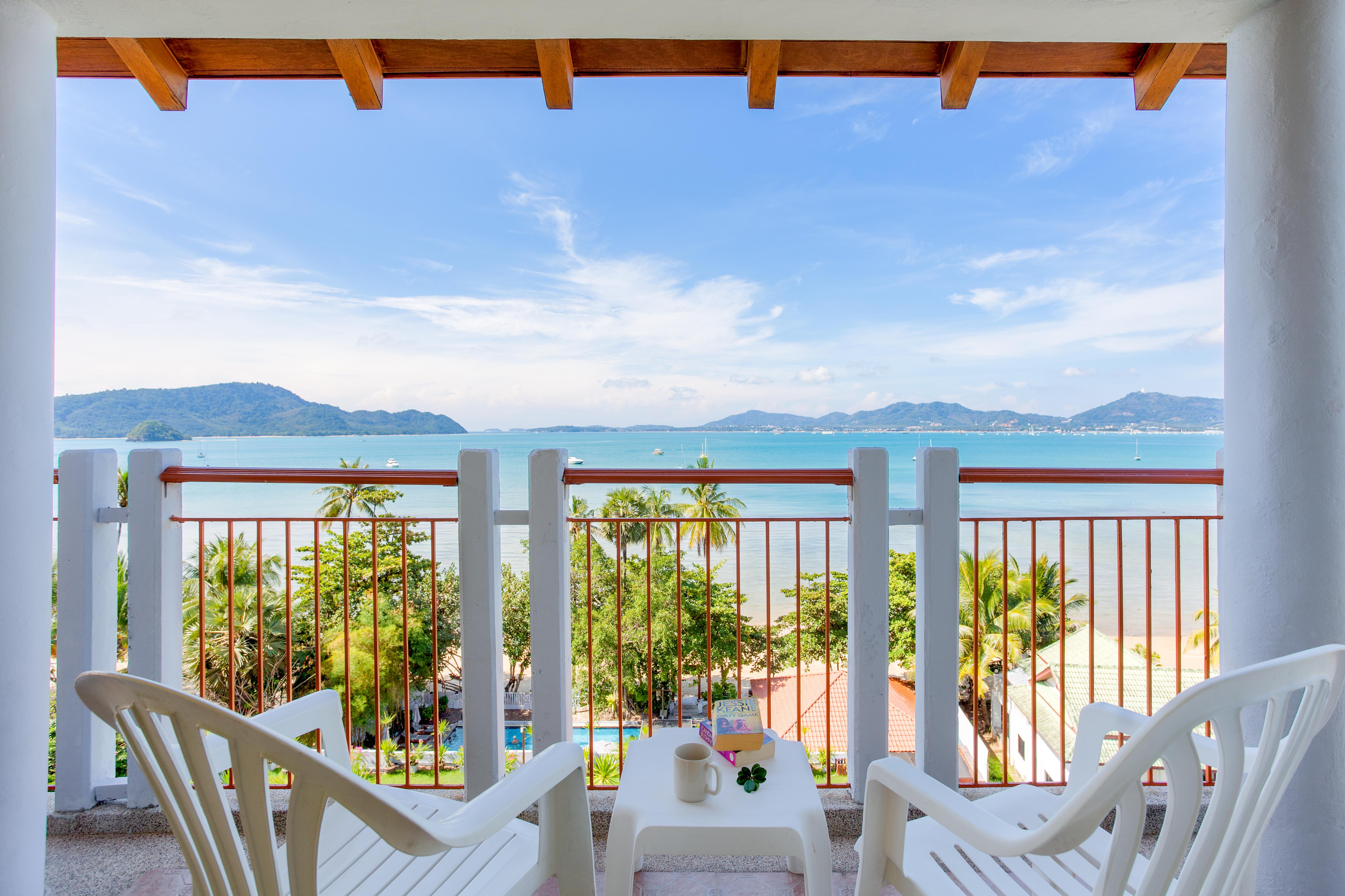 โรงแรม บายเดอะซี Cape Panwa