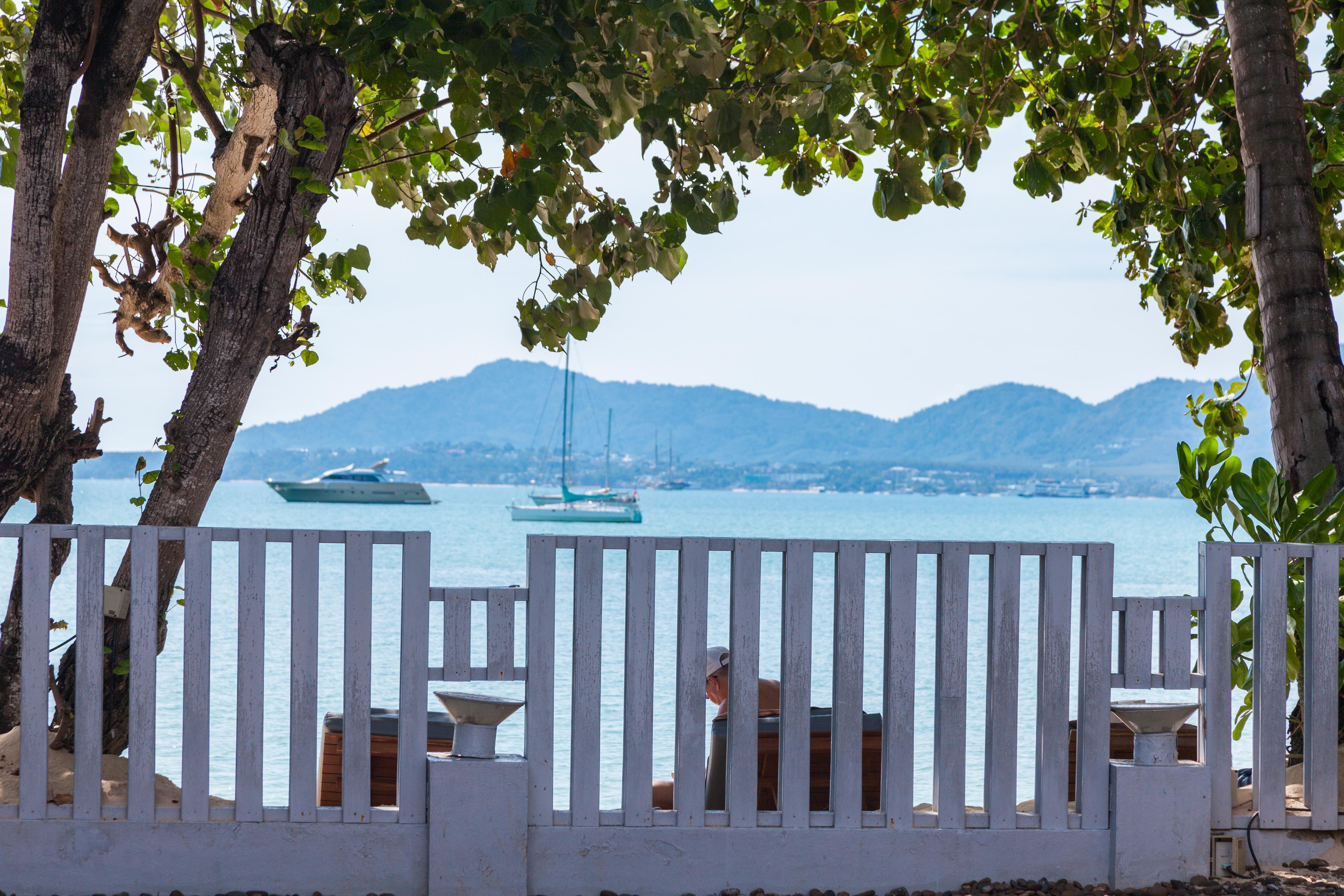 บายเดอะซี 3* Cape Panwa