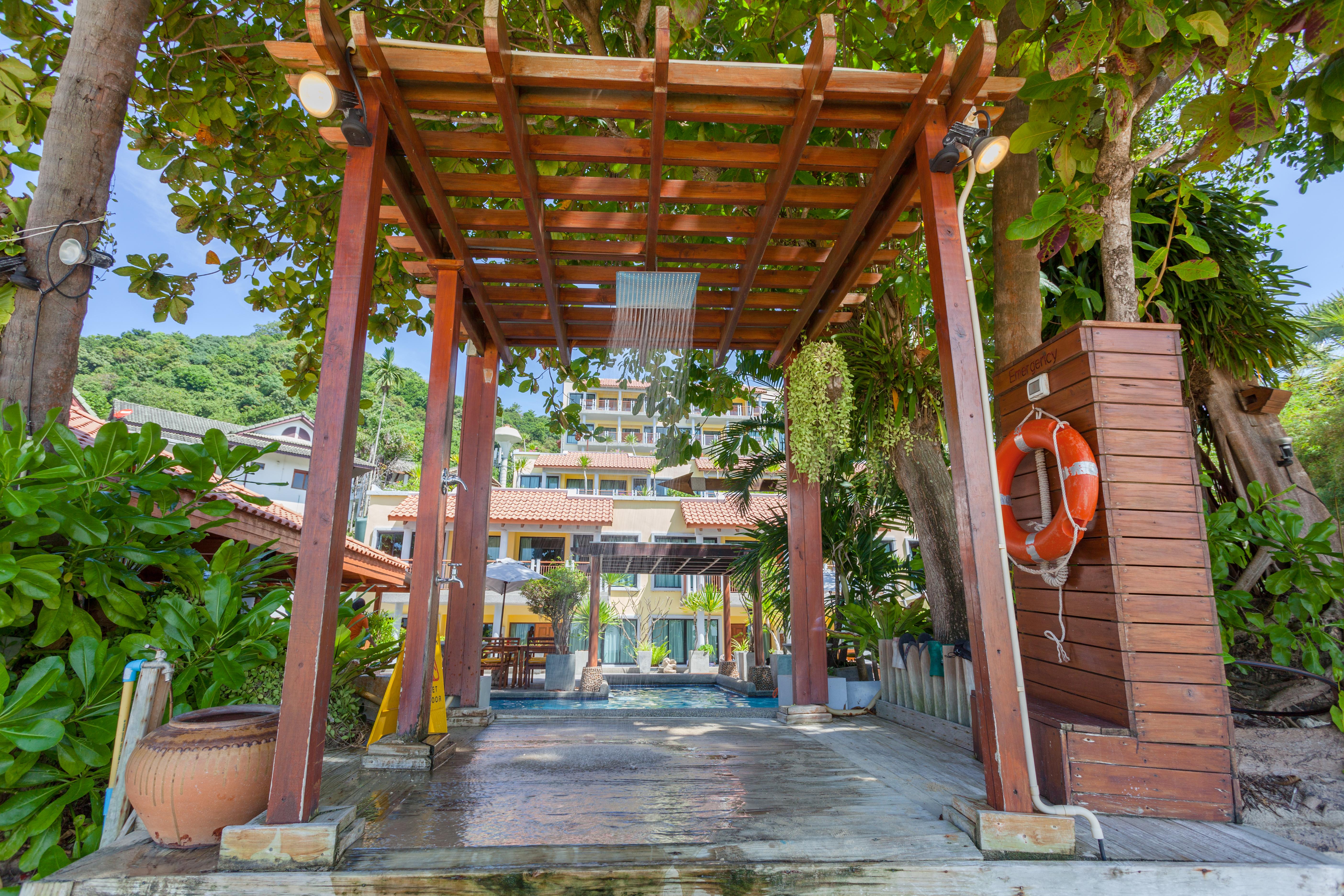 บายเดอะซี 3* Cape Panwa